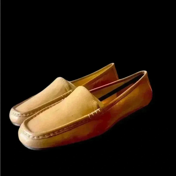 Bellini leather ladies tan loafers 7 Medium. Brand New NWOT. Perfect condition. - Picture 1 of 15